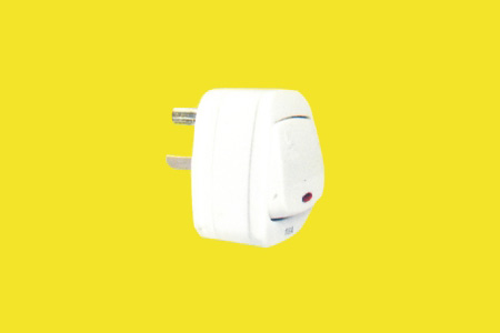 GB 16A WIDE ROCKER SWITCH PLUG WITH NEON